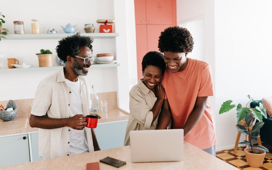 10 Group Chat Moments Every Parent of a Teen Should Know About